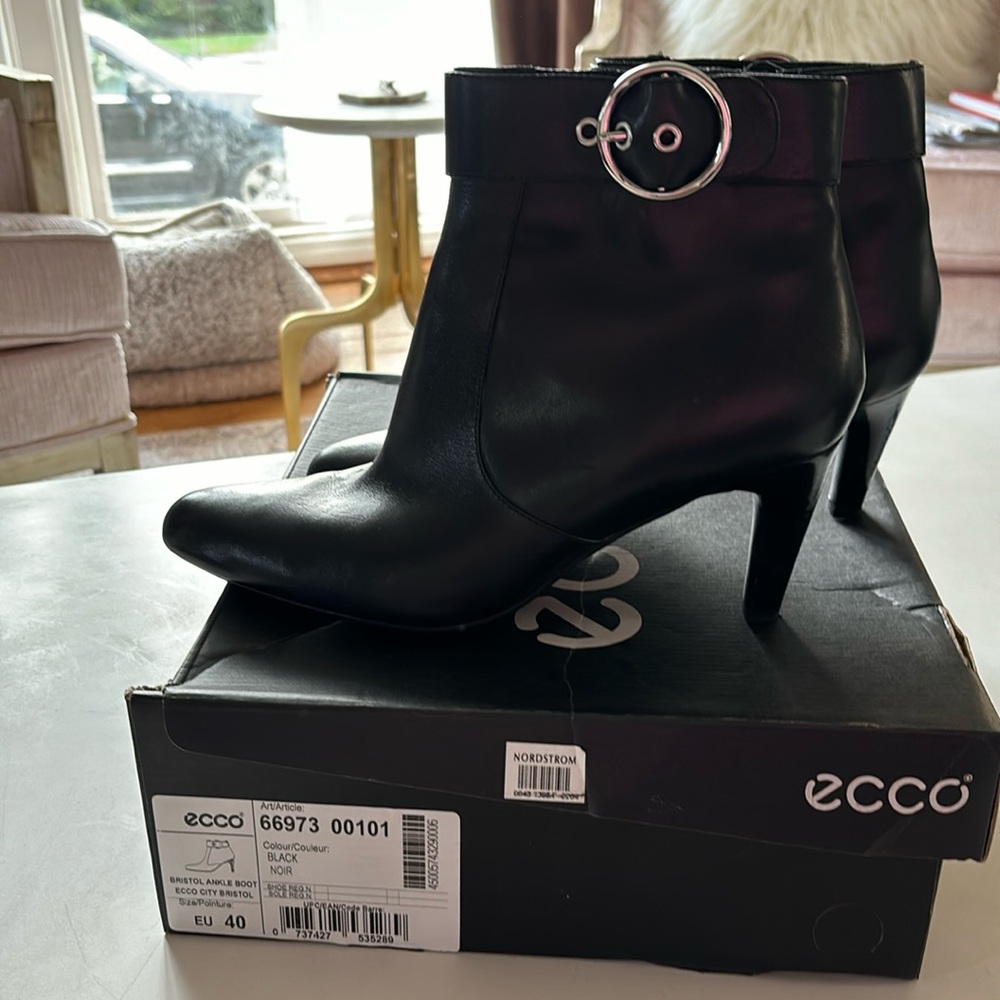 Ecco 3" heeled bootie with side zipper